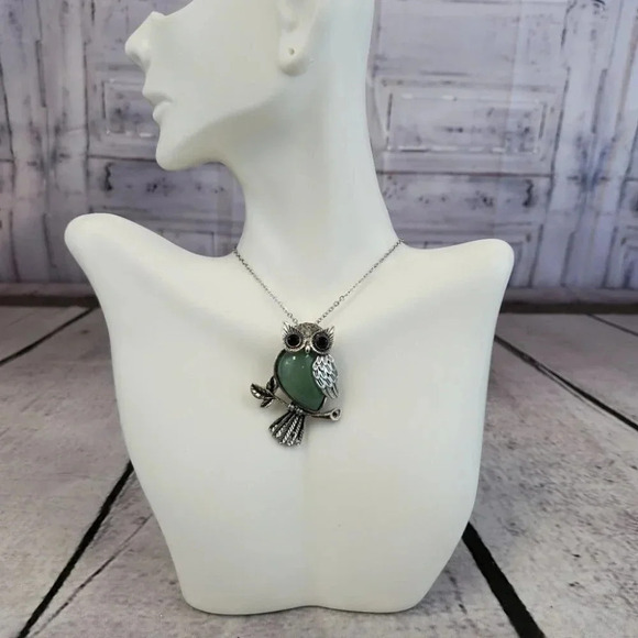 Green Aventurine Owl Pendant Necklace - Picture 10 of 10